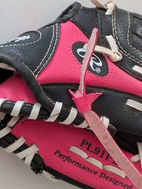 RAWLINGS PL91PB Youth HOT PINK 8.5 Inch Baseball Glove for Right Handed Thrower